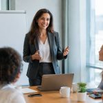Devenir manager : quelle formation choisir pour réussir sa prise de fonction ?